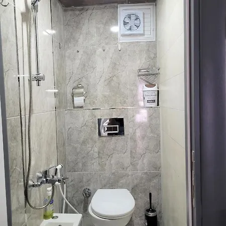 Heartwarming 3-br W Wi-fi5acsplayground Apartment *